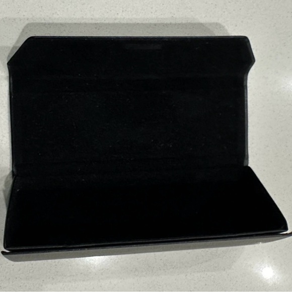 Shaquille O’Neal Signature Sunglass Cases (2). - Picture 4 of 4